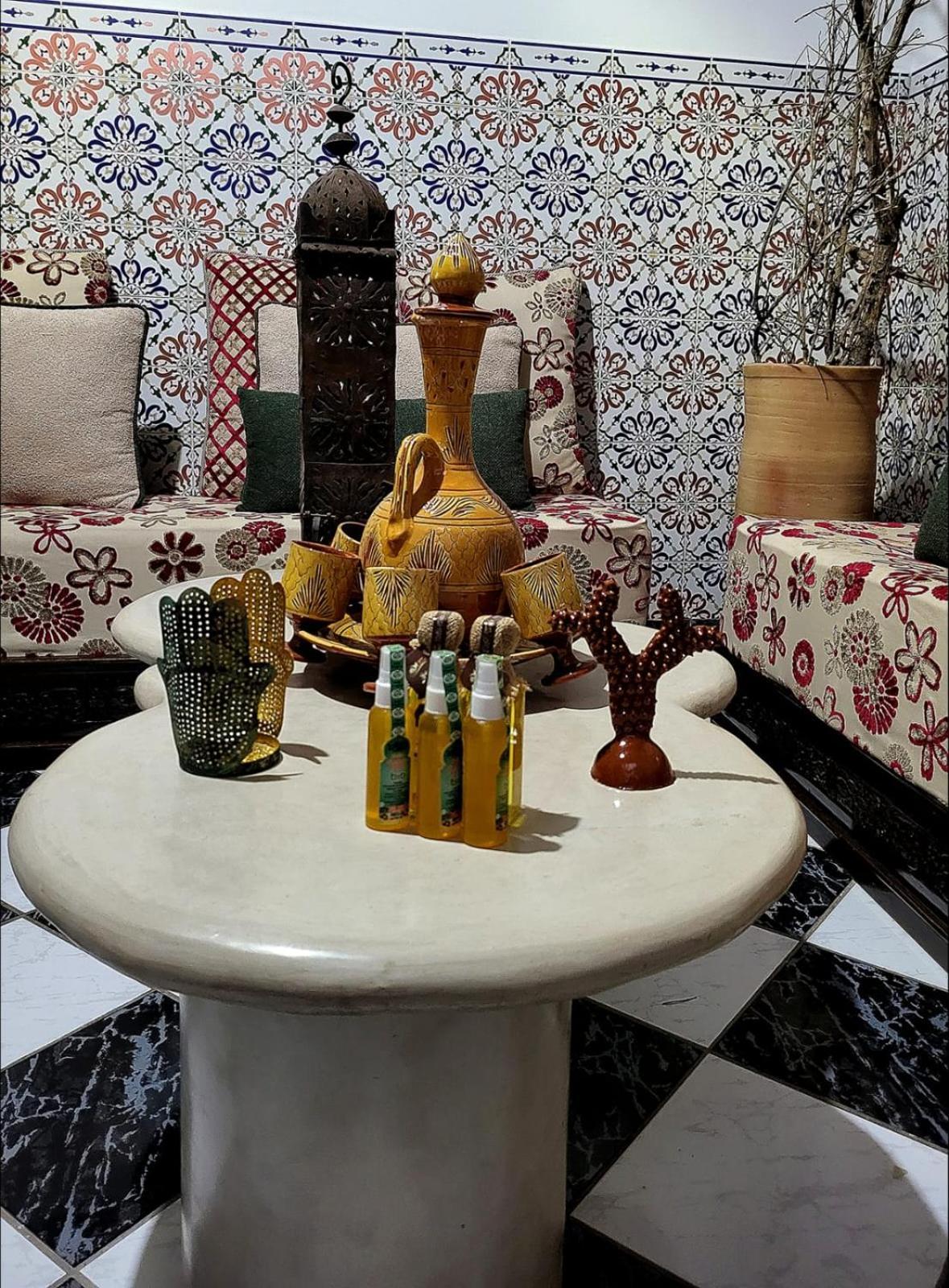 Riad Traditionnel De Charme 3 Chambres Marrakesh Exterior foto
